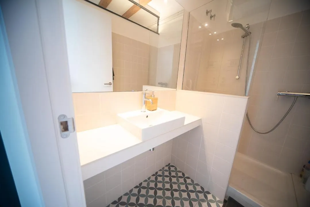 Hostel Crisqueen Flat Pansiyon Barselona İspanya