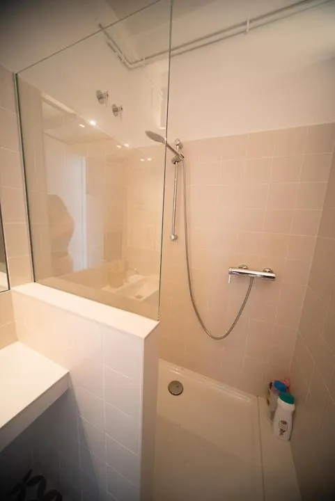 Hostel Crisqueen Flat Pansiyon Barselona
